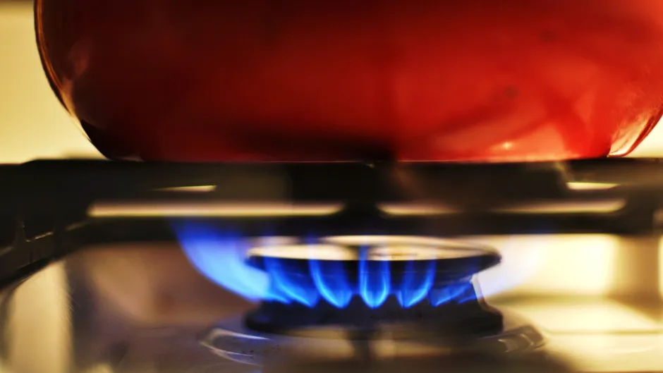 Gasherd mit Flamme und Topf